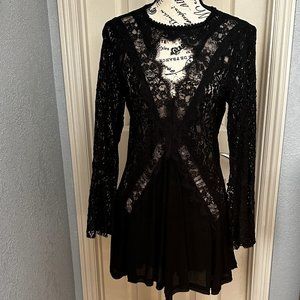 Sheer Black Lace Long bell-shape sleeve w/front cutout